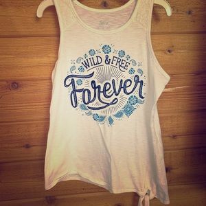 sleeveless shirt